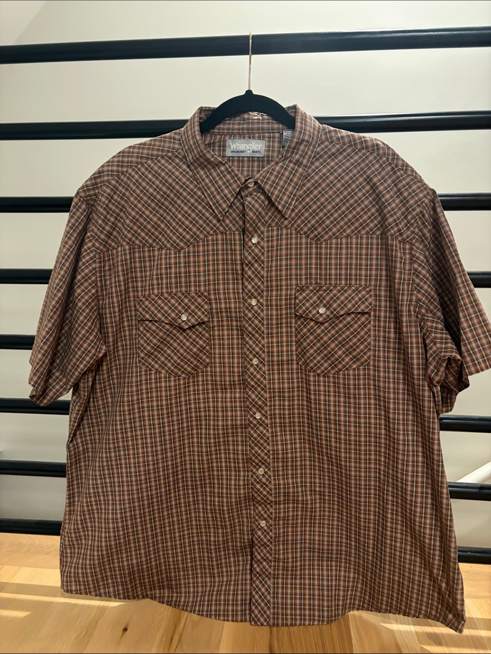 Wrangler Men's Brown Plaid Short Sleeve Button-Down Shirt